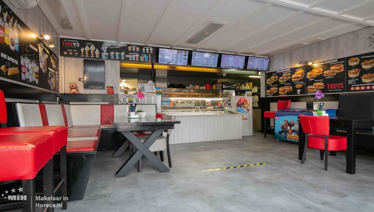 Te koop zeer drukke cafetaria met restaurantgedeelte in Schelluinen